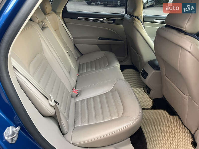 Седан Ford Fusion 2016 в Львове