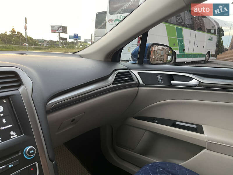 Седан Ford Fusion 2016 в Львове