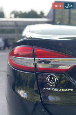 Седан Ford Fusion 2017 в 