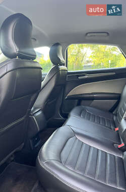 Седан Ford Fusion 2017 в 