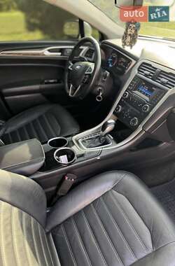 Седан Ford Fusion 2013 в 