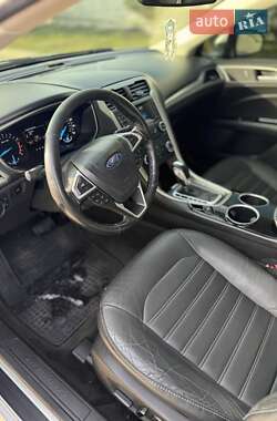 Седан Ford Fusion 2013 в 