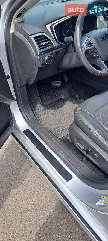 Седан Ford Fusion 2013 в Буче