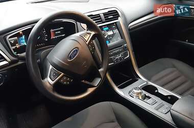 Седан Ford Fusion 2016 в 