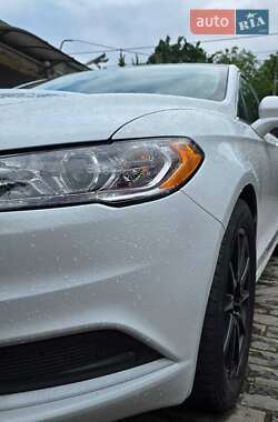 Седан Ford Fusion 2016 в 