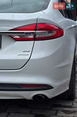 Седан Ford Fusion 2016 в 