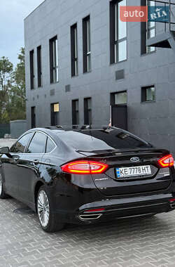 Седан Ford Fusion 2016 в 
