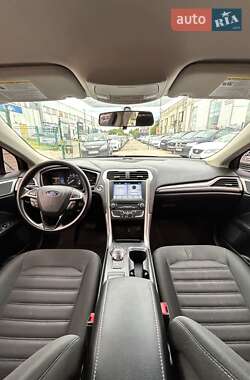 Седан Ford Fusion 2018 в 