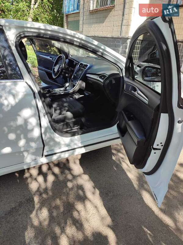Седан Ford Fusion 2014 в Кривом Роге