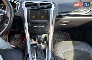 Седан Ford Fusion 2013 в 