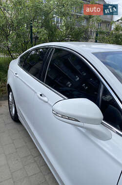 Седан Ford Fusion 2016 в 