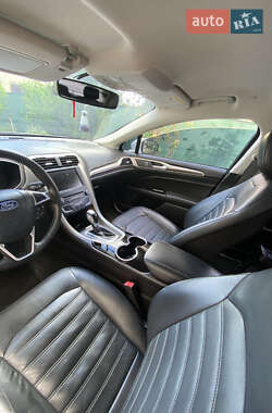 Седан Ford Fusion 2016 в 