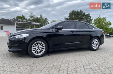 Седан Ford Fusion 2016 в 