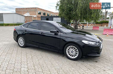 Седан Ford Fusion 2016 в 