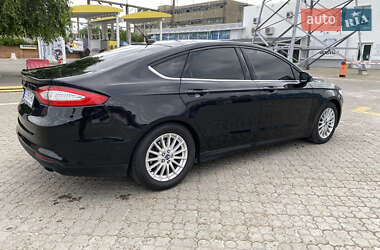 Седан Ford Fusion 2016 в 