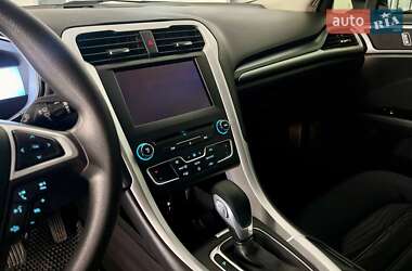 Седан Ford Fusion 2016 в 