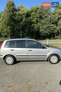 Хэтчбек Ford Fusion 2003 в 
