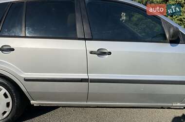Хэтчбек Ford Fusion 2003 в 
