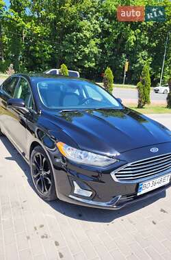 Седан Ford Fusion 2019 в 