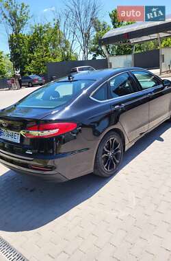 Седан Ford Fusion 2019 в 