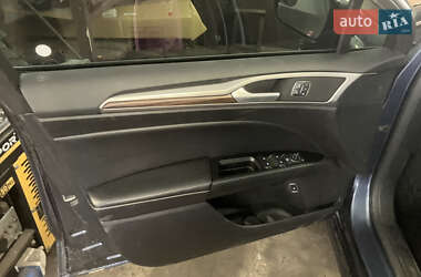 Седан Ford Fusion 2017 в 