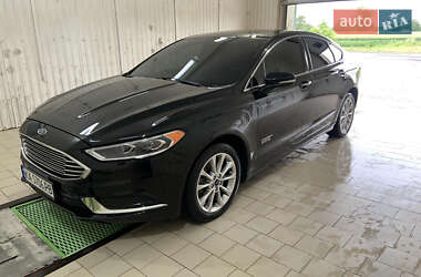 Седан Ford Fusion 2018 в 
