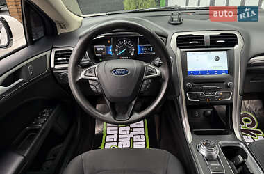 Седан Ford Fusion 2016 в 