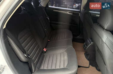 Седан Ford Fusion 2016 в 