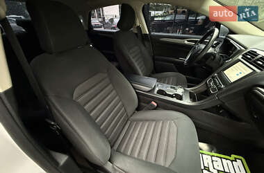 Седан Ford Fusion 2016 в 