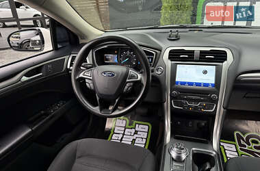 Седан Ford Fusion 2016 в 
