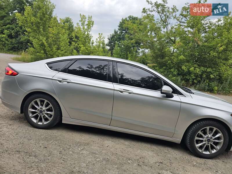 Седан Ford Fusion 2016 в Чорткові