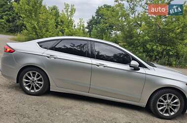 Седан Ford Fusion 2016 в 