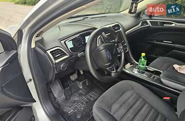 Седан Ford Fusion 2016 в 