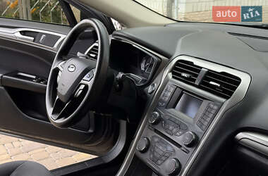 Седан Ford Fusion 2016 в 