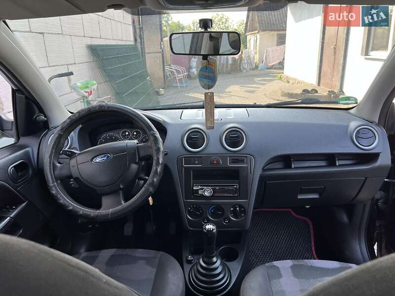 Хэтчбек Ford Fusion 2006 в Звягеле