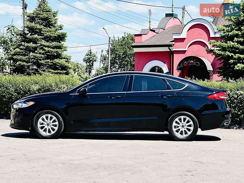 Седан Ford Fusion 2020 в 
