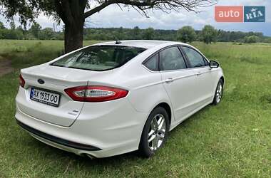 Седан Ford Fusion 2013 в 