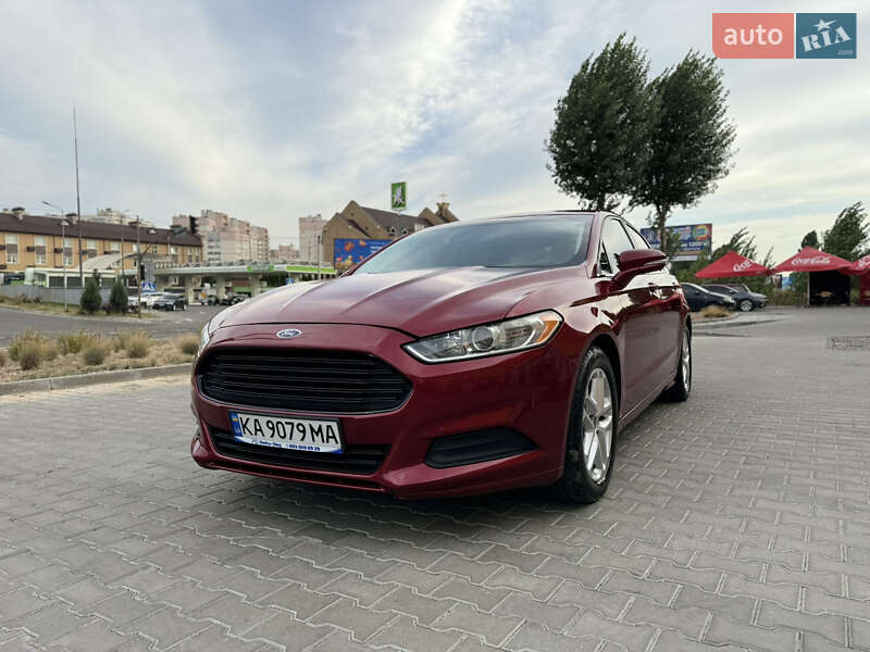 Седан Ford Fusion 2015 в 
