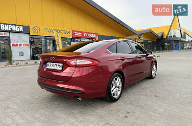 Седан Ford Fusion 2015 в 