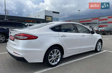 Седан Ford Fusion 2018 в 