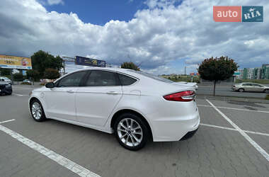 Седан Ford Fusion 2018 в 