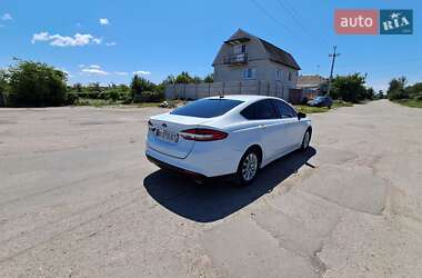 Седан Ford Fusion 2016 в 