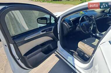Седан Ford Fusion 2016 в 