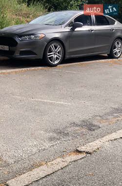 Седан Ford Fusion 2016 в 