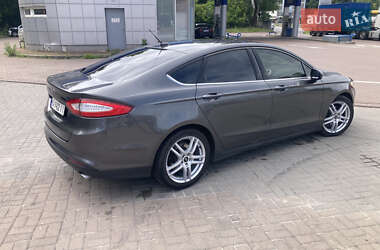 Седан Ford Fusion 2016 в 