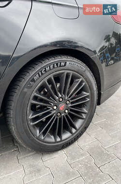 Седан Ford Fusion 2014 в 