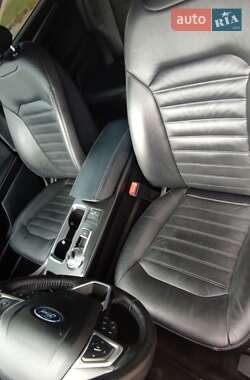 Седан Ford Fusion 2016 в 