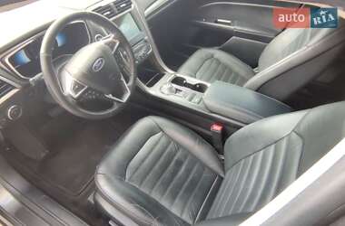 Седан Ford Fusion 2016 в 
