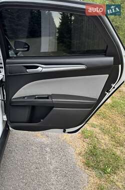 Седан Ford Fusion 2015 в 