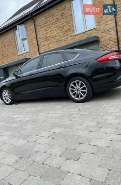 Седан Ford Fusion 2017 в 
